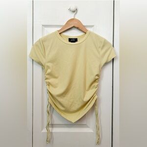 Just Polly Ribbed Side Scrunched Tee| ~ Size S~
Color: Pale Yellow~ Never Worn